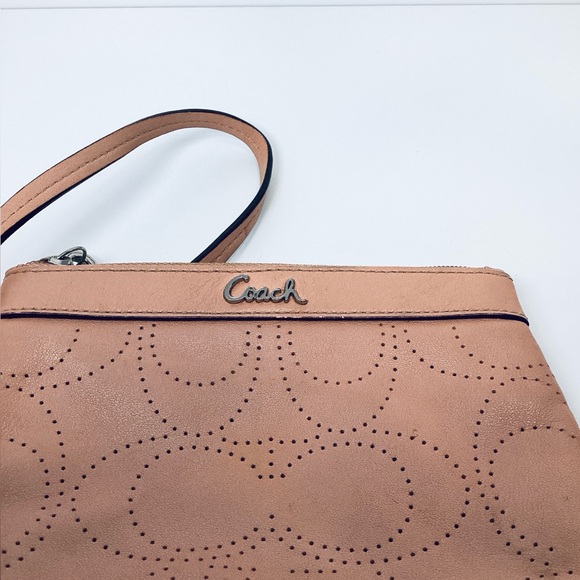 🐳 Coach Peach Perforated Wristlet - Picture 6 of 14